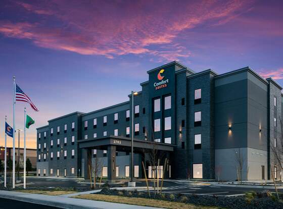 Comfort Suites Kennewick at Southridge allows check-in for 18 year-old guests