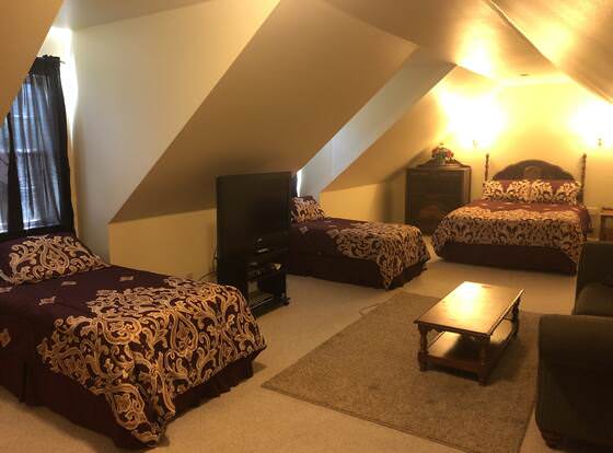 The Abbé House Inn allows check-in for 18 year-old guests