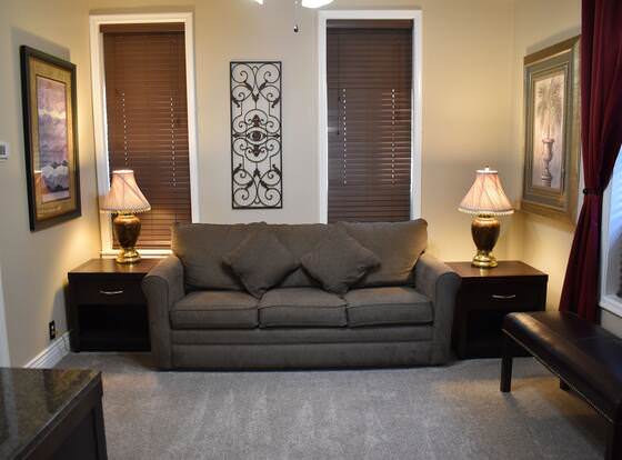 Silver Horseshoe Inn allows check-in for 18 year-old guests