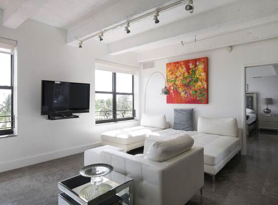 Luxury-Prime-2BR-Condo On Ocean Drive allows check-in for 18 year-old guests