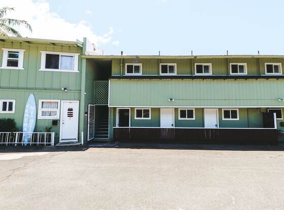 Central Maui Hostel allows check-in for 18 year-old guests