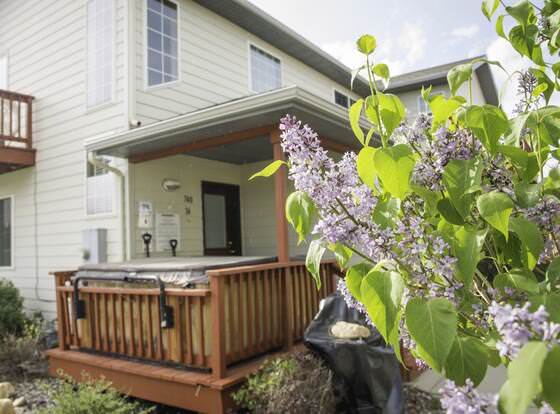 Red-lodge-retreat allows check-in for 18 year-old guests