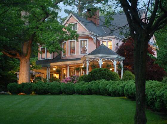 Beaufort House Inn allows check-in for 18 year-old guests