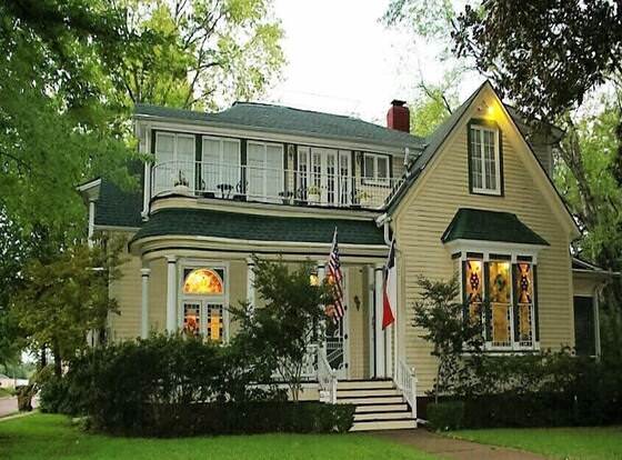 Woldert-Spence Manor allows check-in for 18 year-old guests