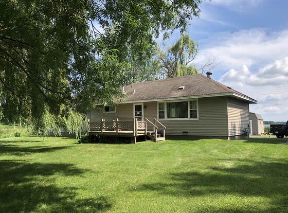 3-Bedroom Lakefront House allows check-in for 18 year-old guests