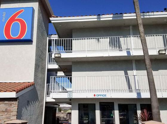 Studio 6 Fairfield, CA - Napa Valley allows check-in for 18 year-old guests