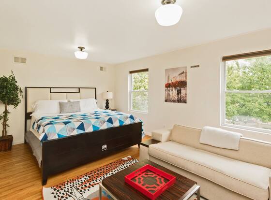 Racpanos Modern Stay on Forrest Street allows check-in for 18 year-old guests