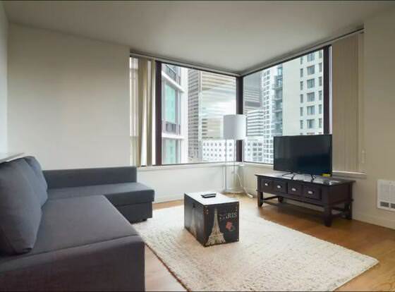 High Rise 2bd 2bth Home Pike Place allows check-in for 18 year-old guests