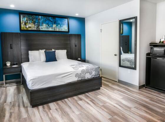 Parkside Inn Anaheim allows check-in for 18 year-old guests