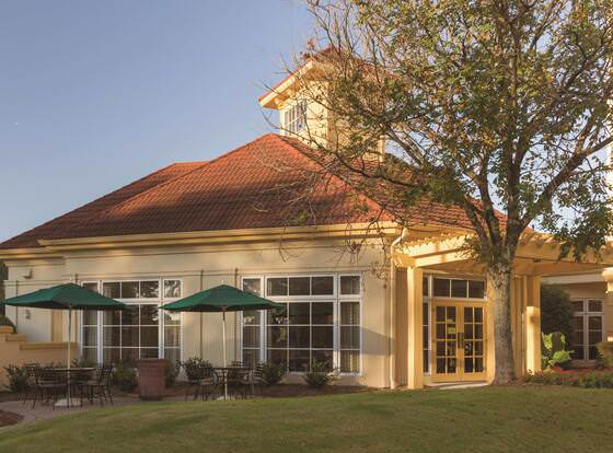 La Quinta Inn & Suites by Wyndham Atlanta Ballpark/Galleria allows check-in for 18 year-old guests