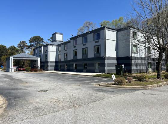 JamesTown Inn allows check-in for 18 year-old guests